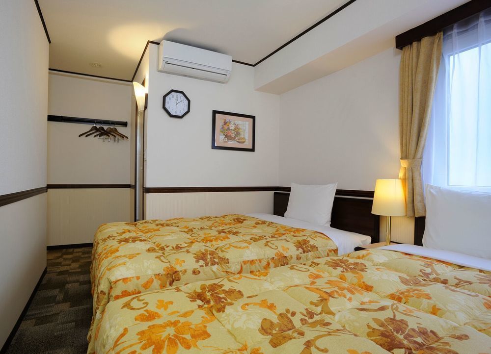 Toyoko Inn Kashiwa Eki Nishi Guchi Exteriör bild